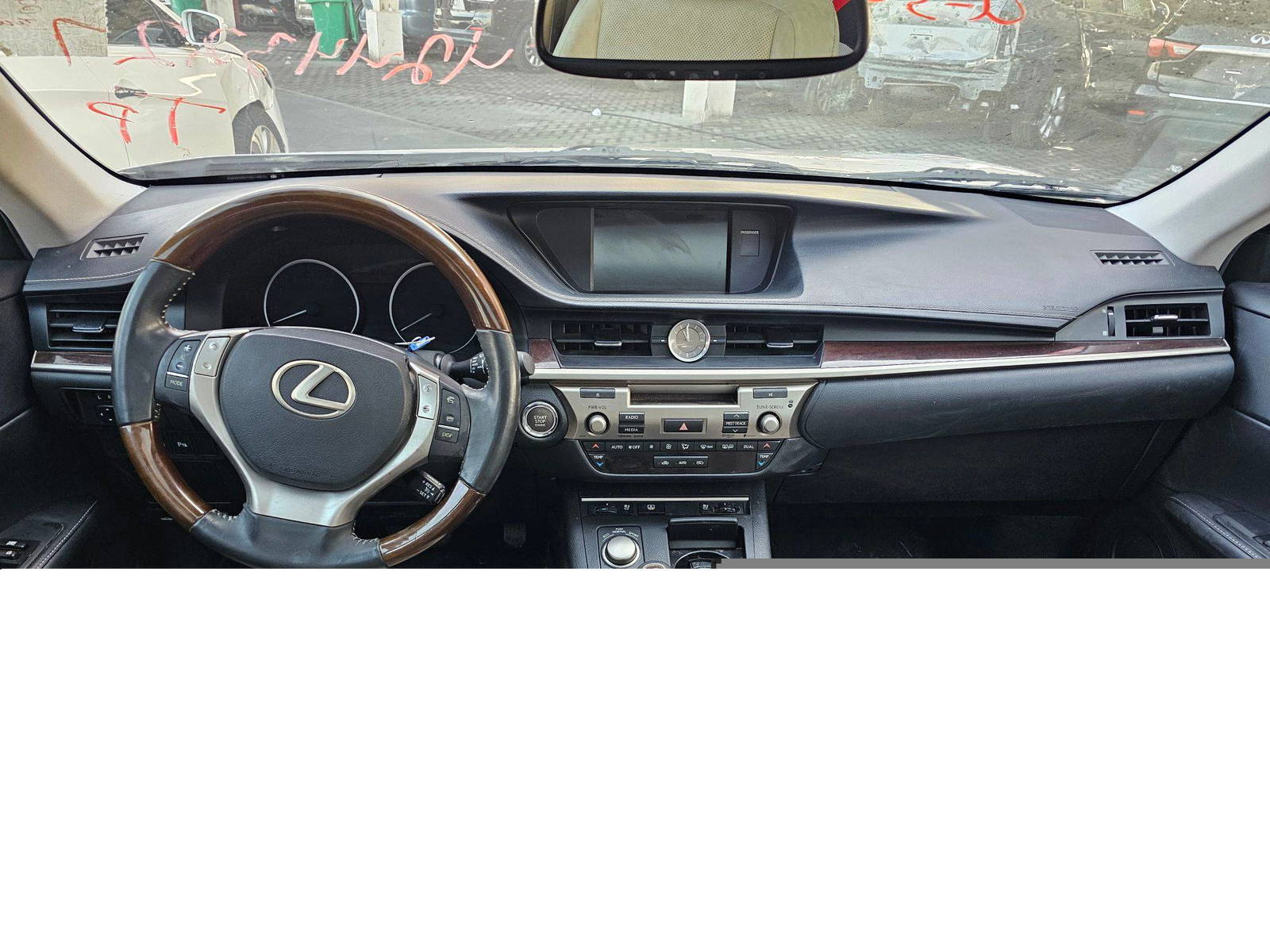 2013 LEXUS ES 350 — 139298 Miles — Lot 1D2032959 — Souq - Marhaba Auctions Used Cars - Image 8