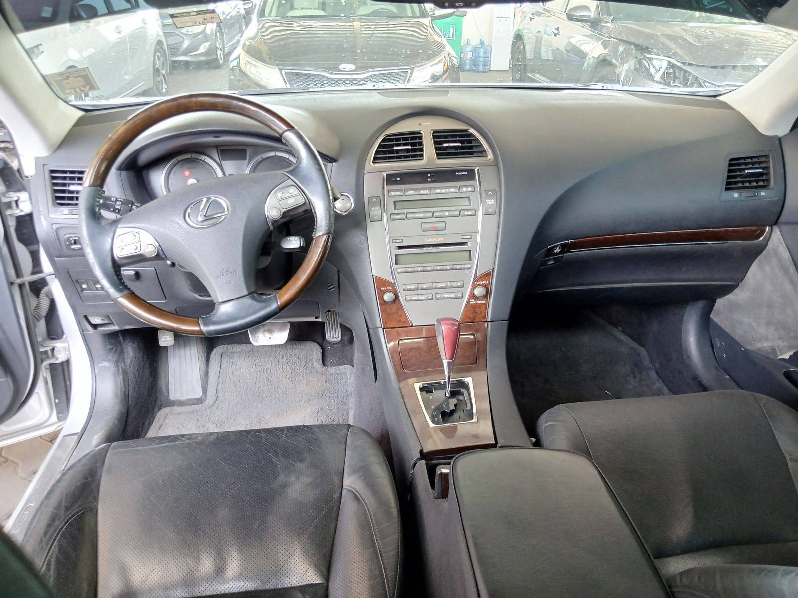 2010 LEXUS ES 350 — 192406 Miles — Lot EG2A2408308 — Souq - Marhaba Auctions Used Cars - Image 7