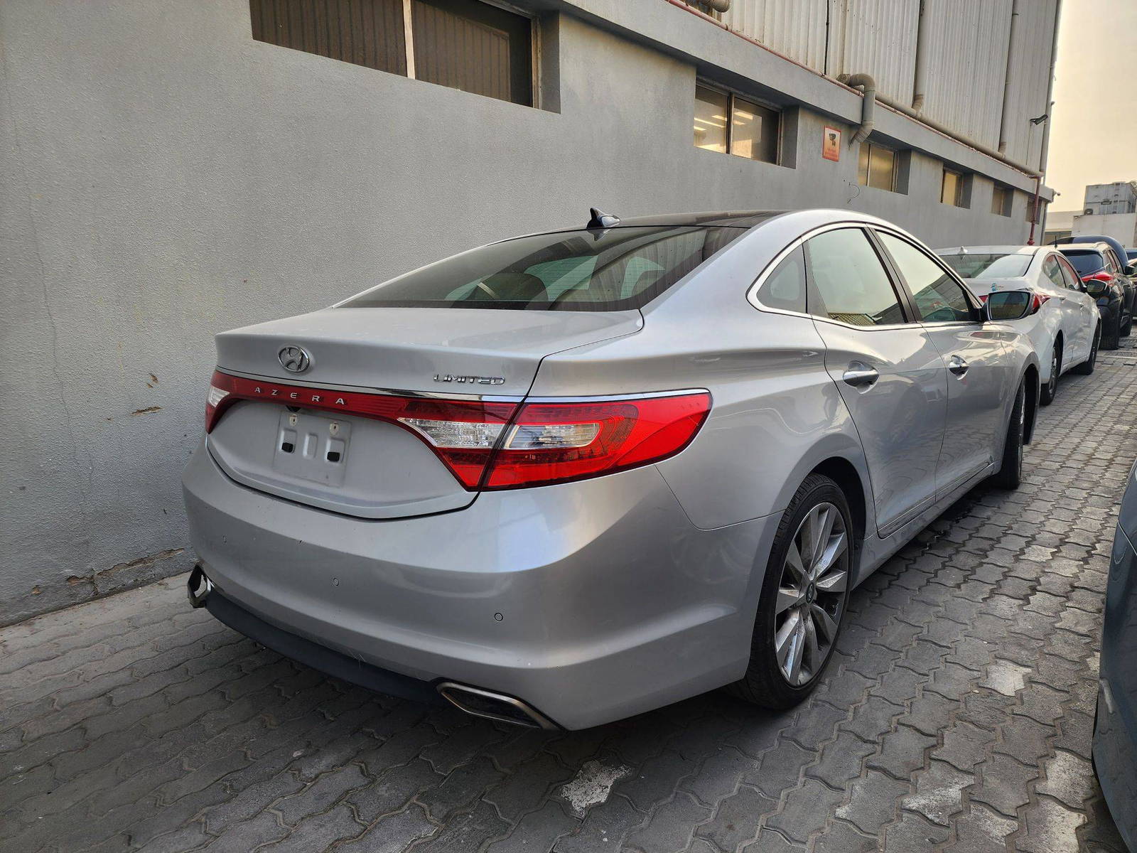 2016 HYUNDAI AZERA — 178029 Miles — Lot GA520030 — Al Quoz - Marhaba Auctions Used Cars - Image 6
