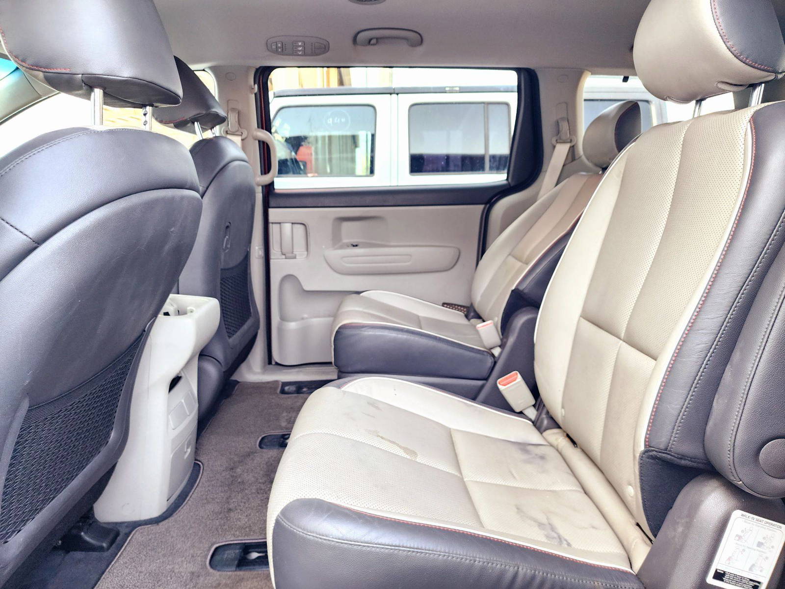 2017 KIA SEDONA — 137065 Miles — Lot 6247605 — Souq - Marhaba Auctions Used Cars - Image 6
