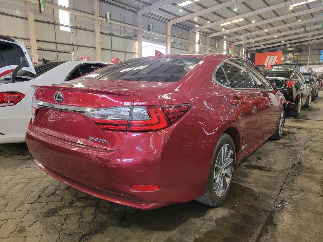 2017 LEXUS ES 300H — 198571 Miles — Lot 38070786 — Souq - Marhaba Auctions Used Cars - Image 3