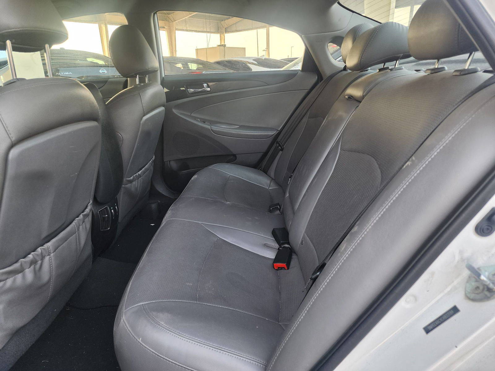 2014 HYUNDAI SONATA — 203934 Miles — Lot 38493332 — Souq - Marhaba Auctions Used Cars - Image 6