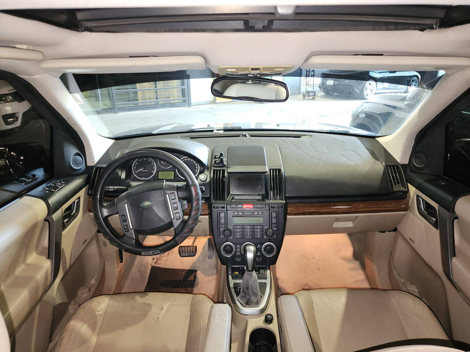 2009 LAND ROVER LR2 — 120189 KM — Lot 123795 — Al Quoz - Marhaba Auctions Used Cars - Image 10