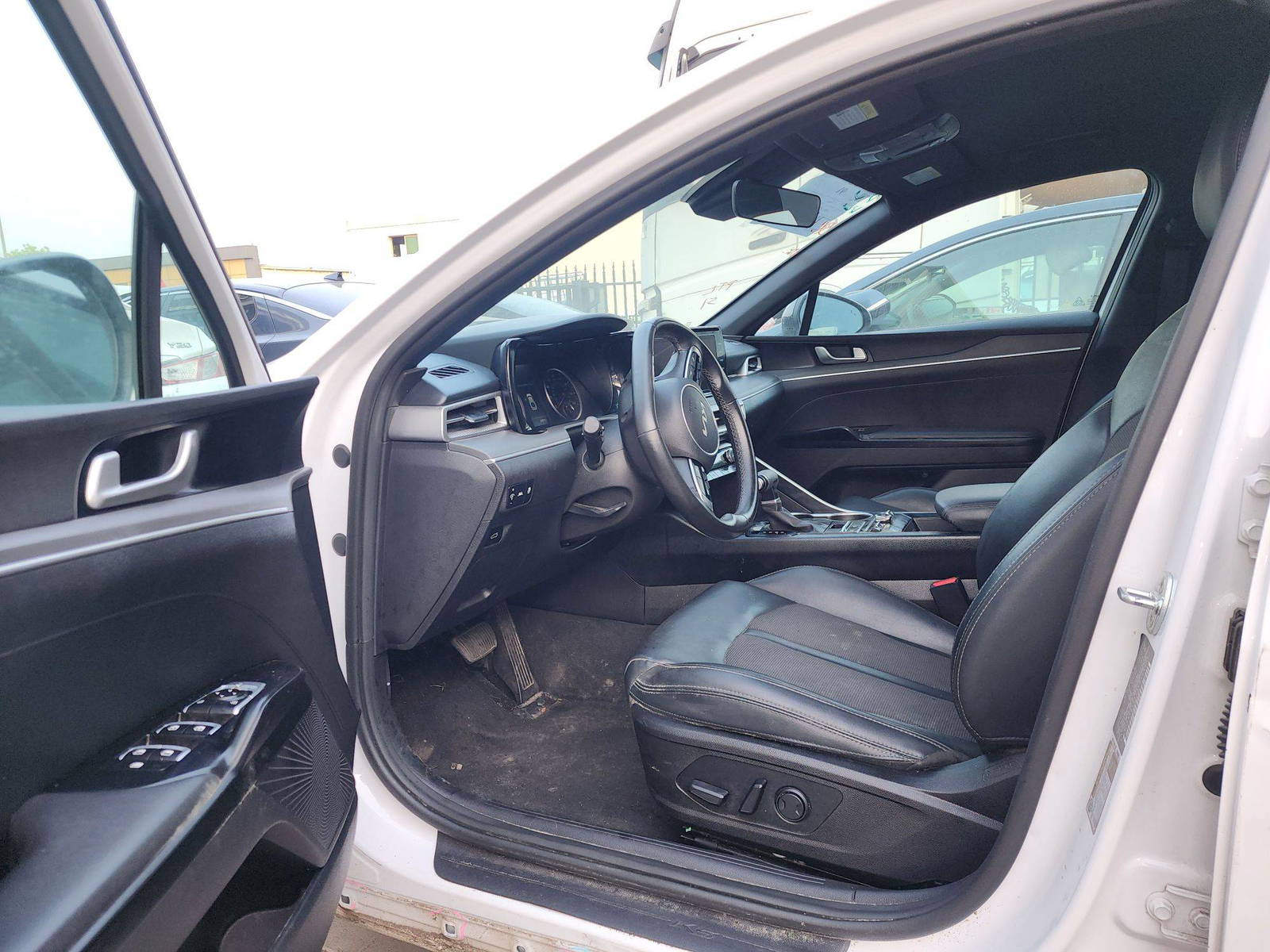 2022 KIA K5 — 69555 Miles — Lot 113032 — Al Quoz - Marhaba Auctions Used Cars - Image 8