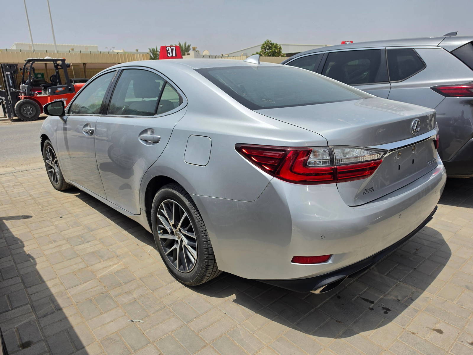 2017 LEXUS ES 350 — 104038 Miles — Lot 75677915 - Marhaba Auctions Used Cars - Image 6