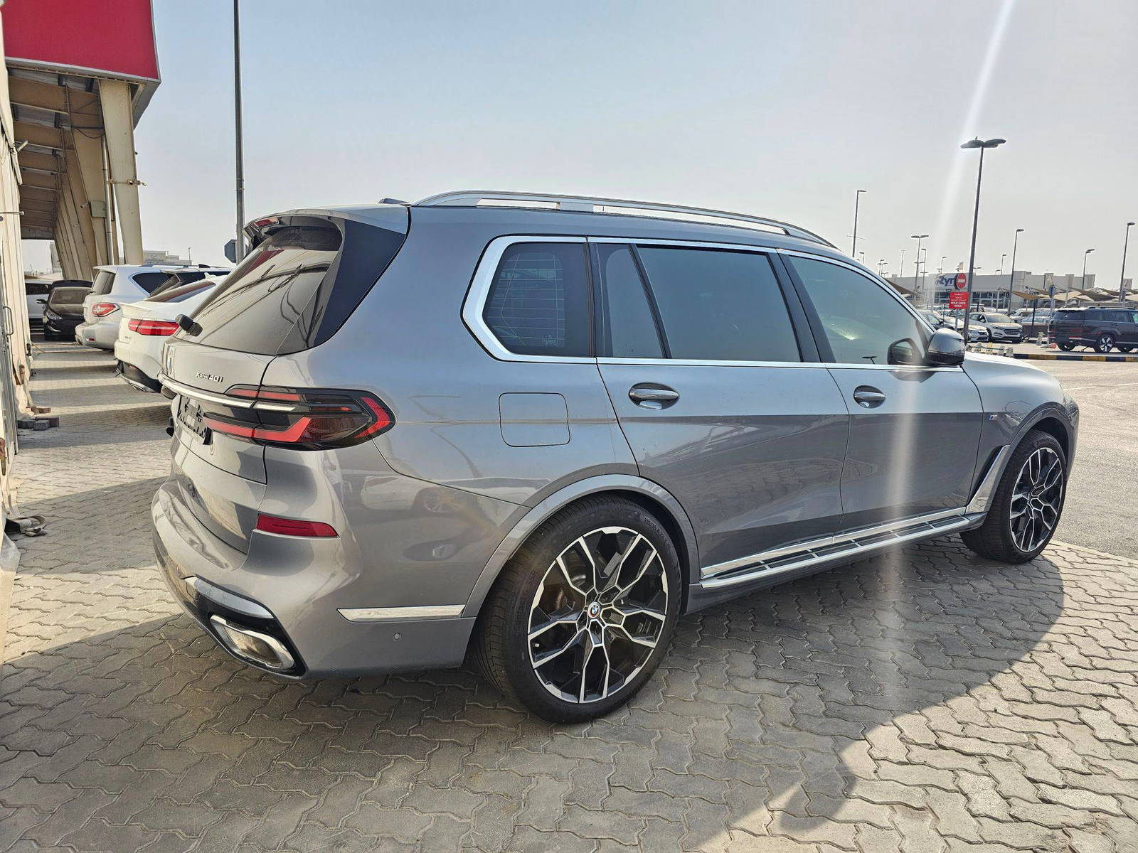 2023 BMW X7 XDRIVE40I — 18042 KM — Lot R32193 — Souq - Marhaba Auctions Used Cars - Image 4