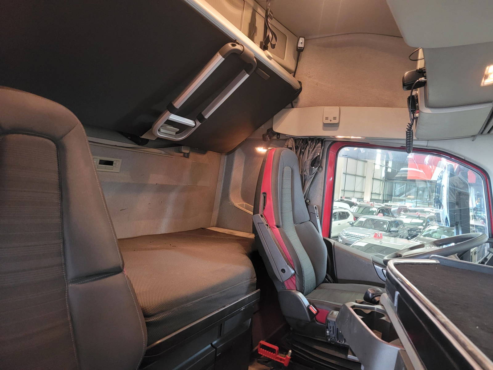 2015 VOLVO FH-Series — 710648 KM — Lot D711634 — Main - Marhaba Auctions Used Cars - Image 11