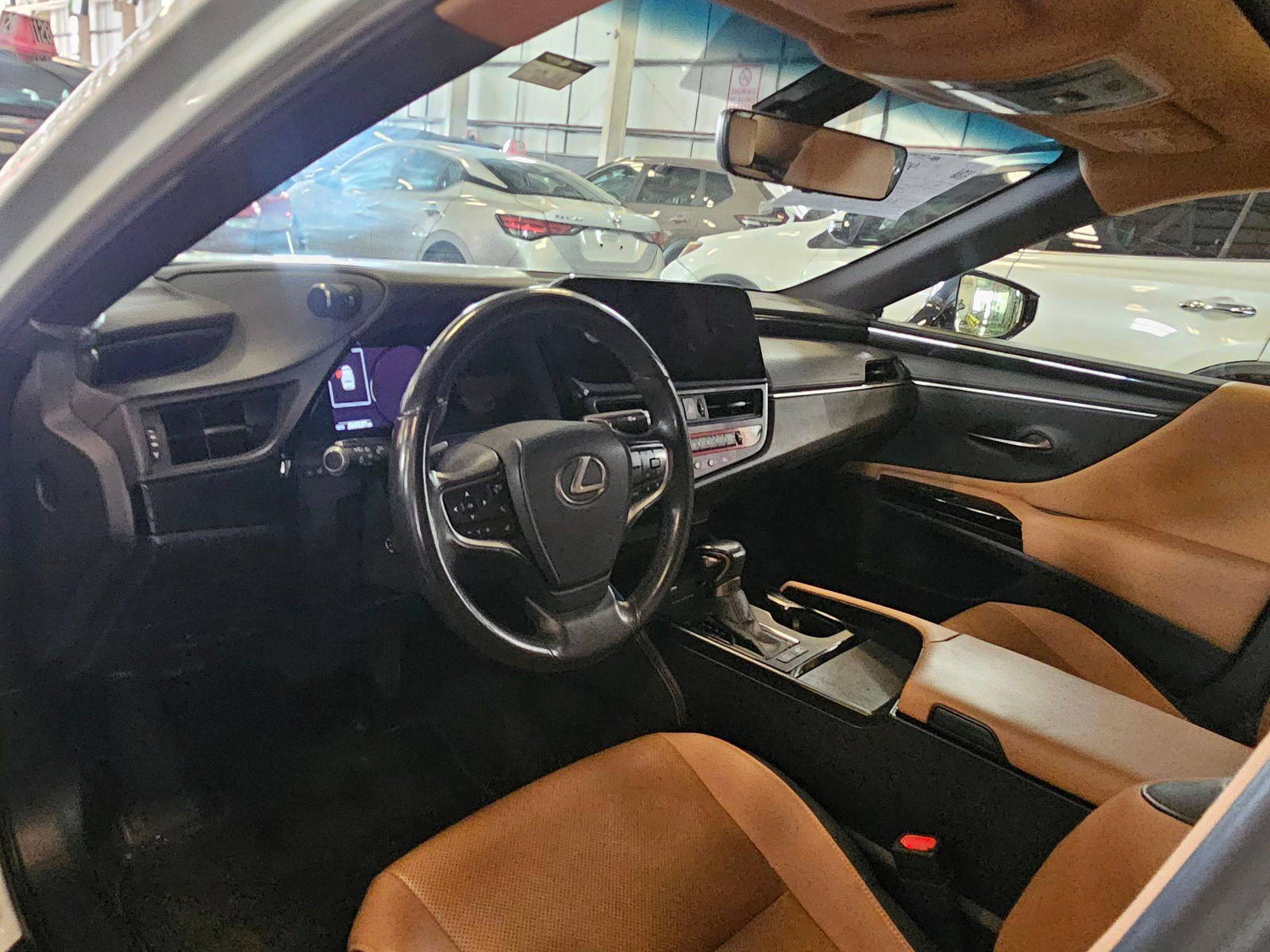 2023 LEXUS ES 300H — 260537 KM — Lot 8P2203956 — Main - Marhaba Auctions Used Cars - Image 8