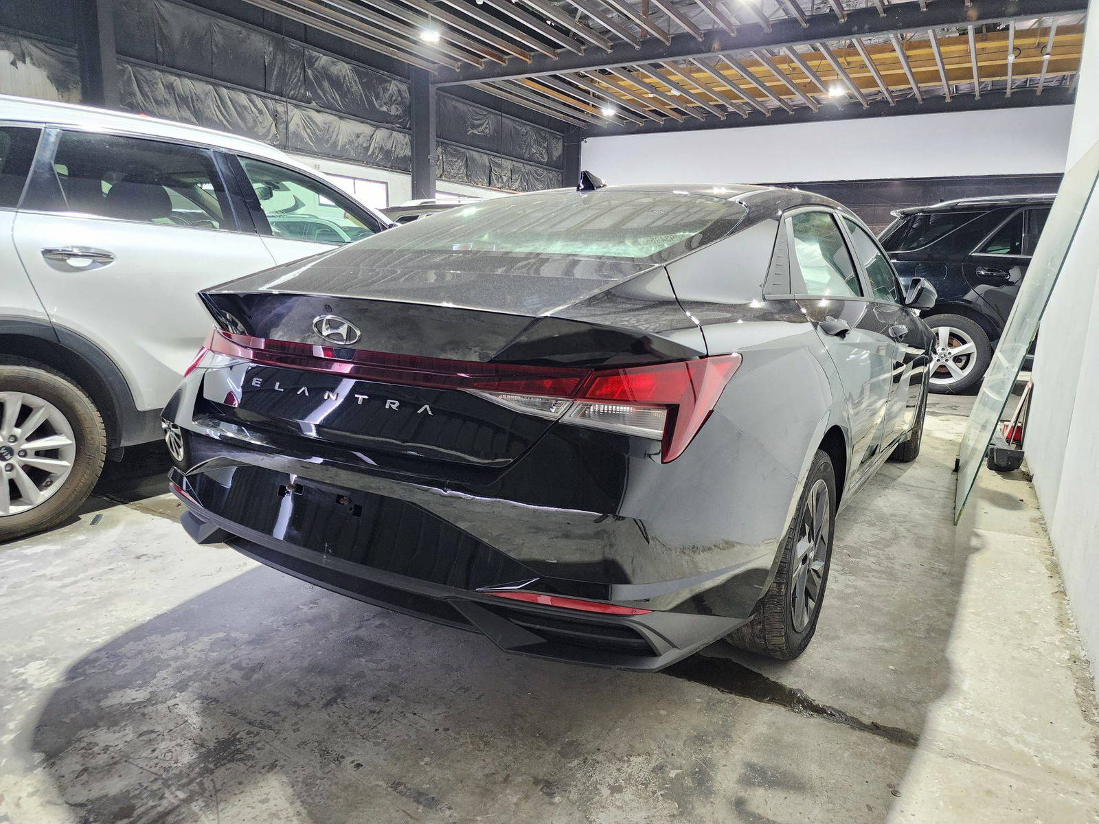 2021 HYUNDAI ELANTRA — 81277 Miles — Lot 94317 — Souq - Marhaba Auctions Used Cars - Image 4