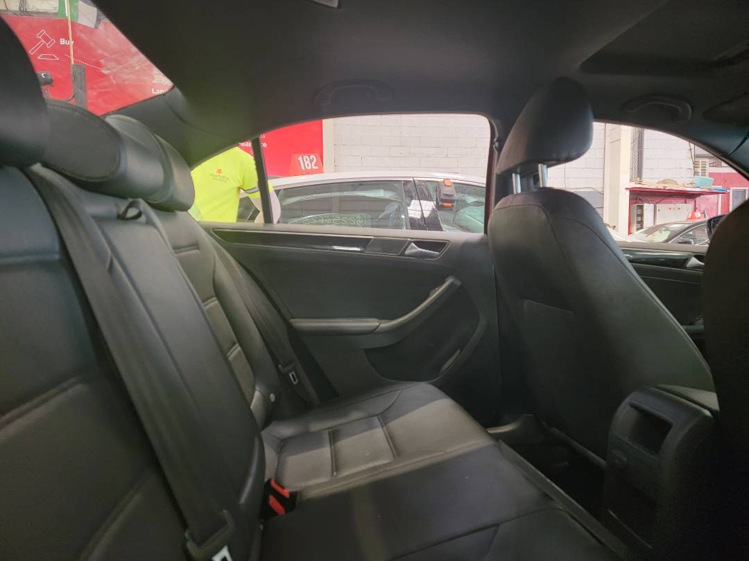 2018 VOLKSWAGEN JETTA — 181739 Miles — Lot 38540502 — Main - Marhaba Auctions Used Cars - Image 5