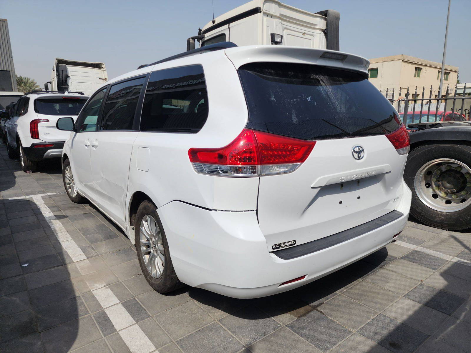 2012 TOYOTA SIENNA — 233153 Miles — Lot C6CS227925 — Al Quoz - Marhaba Auctions Used Cars - Image 4