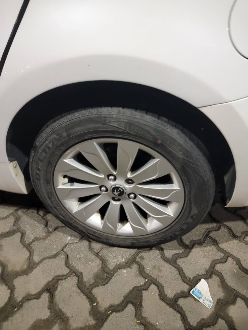 2011 KIA K7 — 127513 KM — Lot A026644 — Main - Marhaba Auctions Used Cars - Image 6