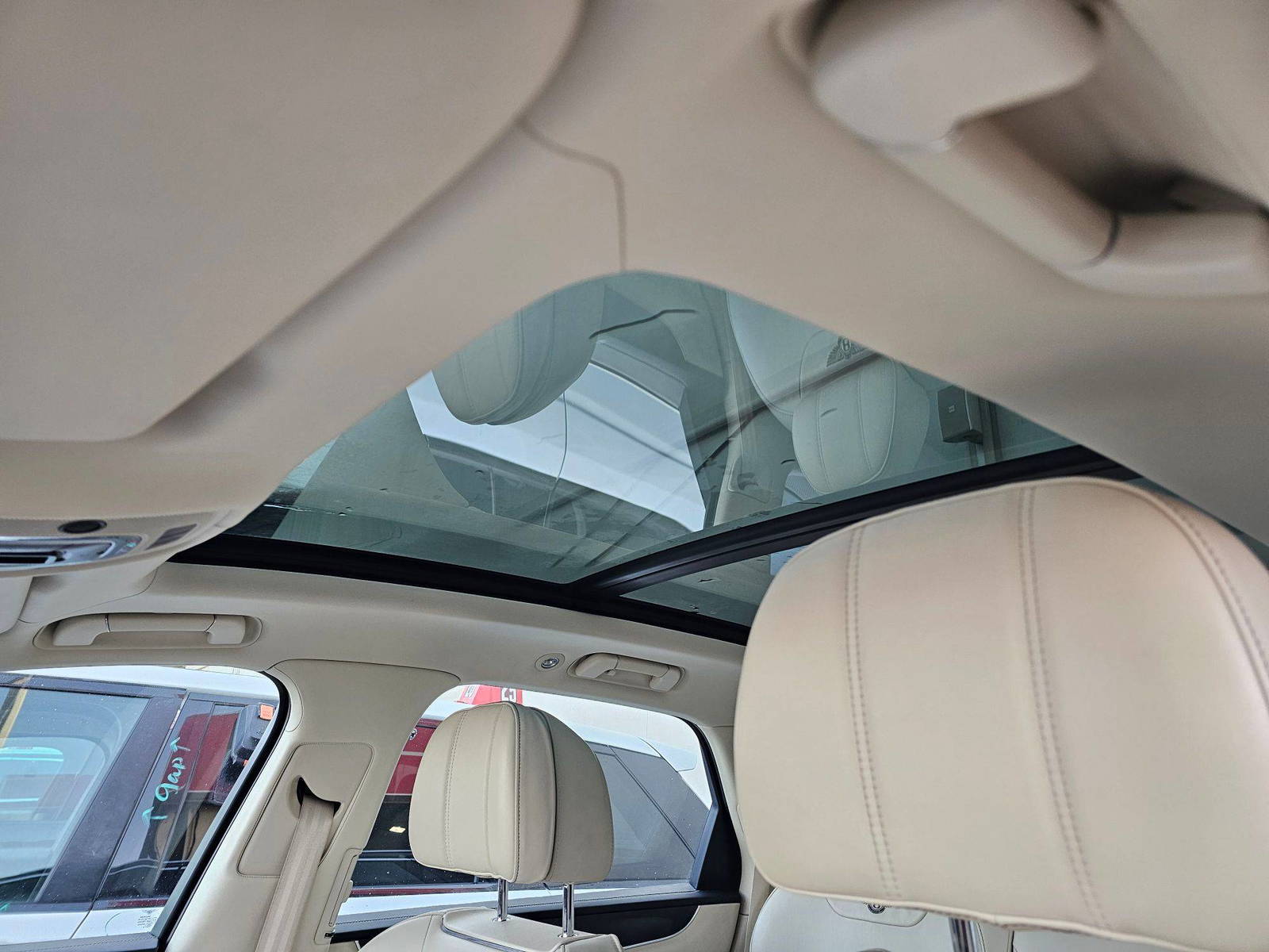 2019 BENTLEY BENTAYGA — 94252 KM — Lot KC025218 — Souq - Marhaba Auctions Used Cars - Image 9
