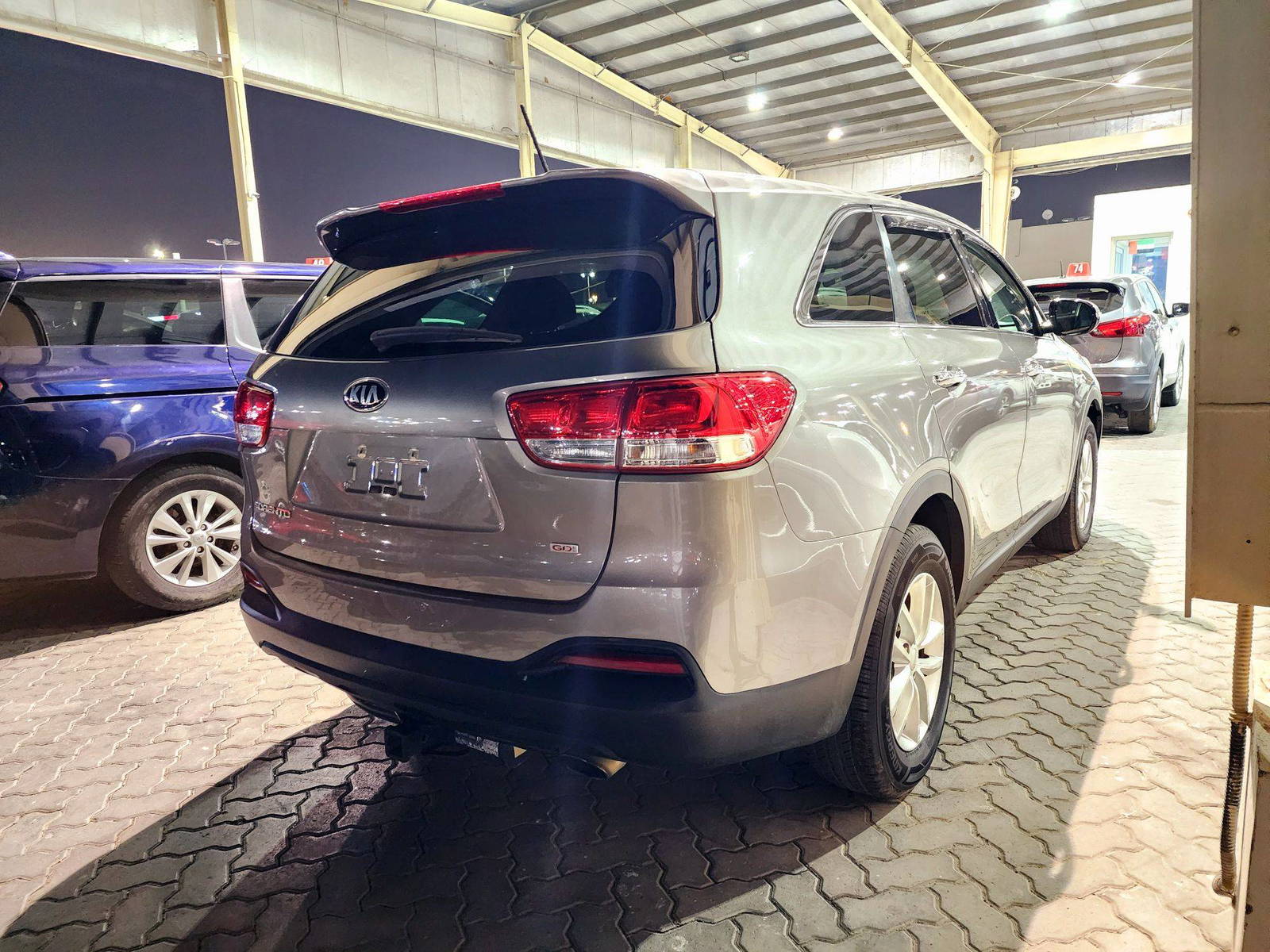 2017 KIA SORENTO — 163044 Miles — Lot 328333 — Souq - Marhaba Auctions Used Cars - Image 4