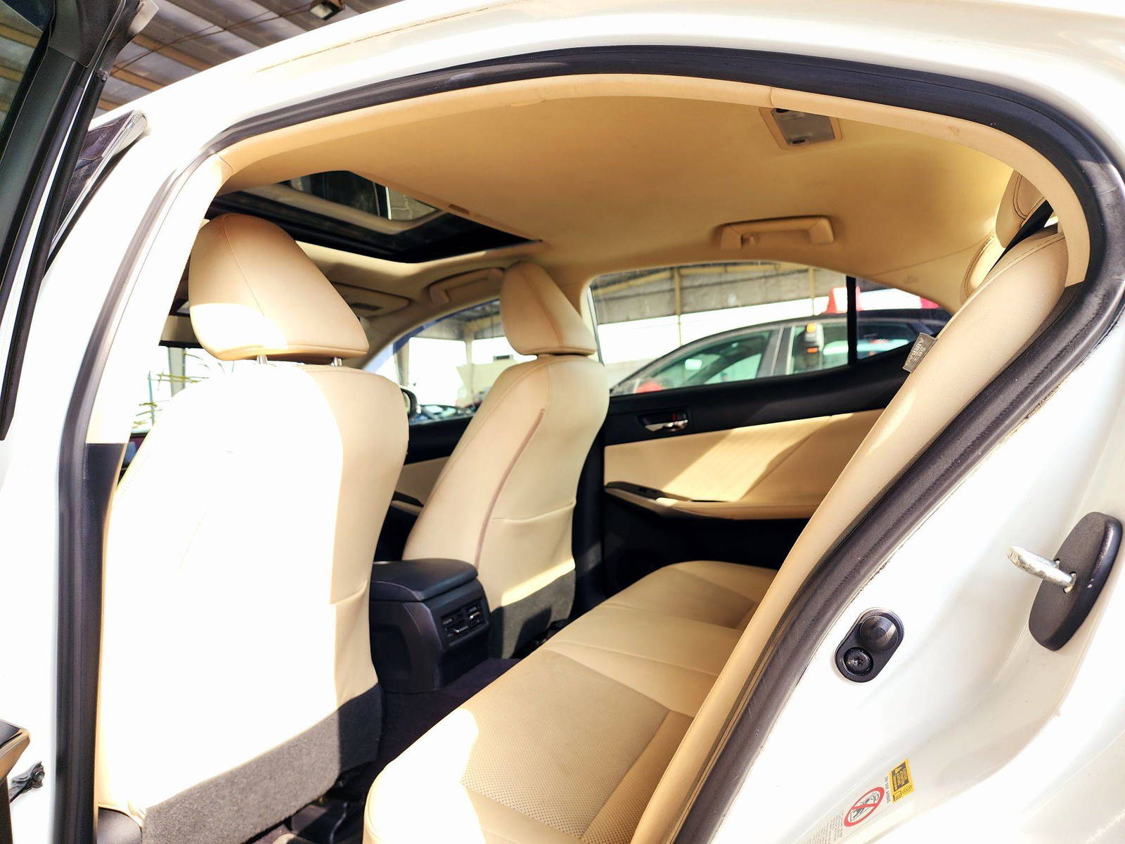 2014 LEXUS IS 250 — 114434 Miles — Lot 5013403 — Souq - Marhaba Auctions Used Cars - Image 6