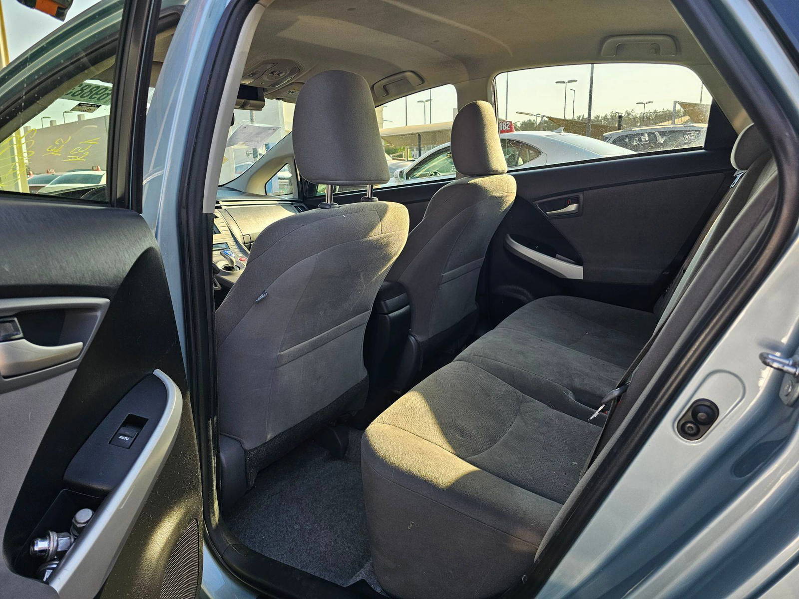 2015 TOYOTA PRIUS — 218833 Miles — Lot F1874933 — Souq - Marhaba Auctions Used Cars - Image 5